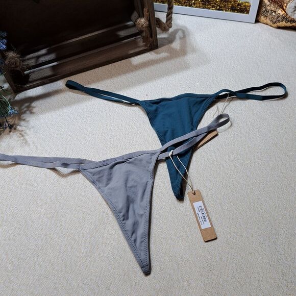 NWT SKIMS THONG - Picture 1 of 11